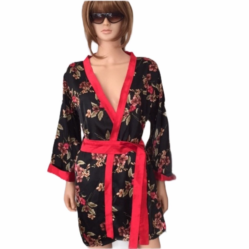 NWOT Asian floral kimono robe size M